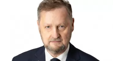 Dwukadencyjność to system łupów, a nie walka z patologiami